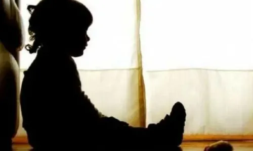 Criança é deixada sozinha e cai do 3º andar de prédio, em Arapongas