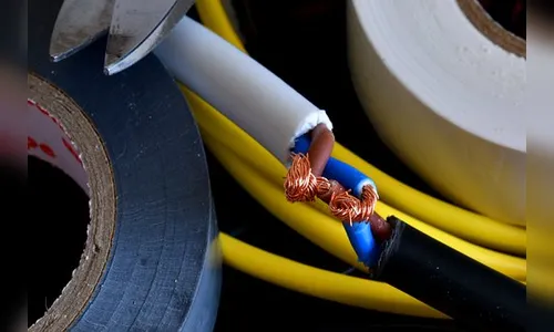 Ladrão é preso em flagrante com fios de cobre furtados, em Arapongas