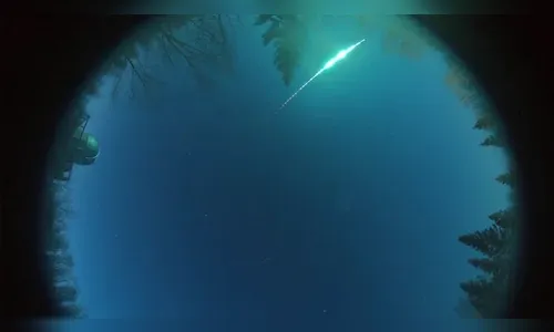 Meteoro de meia tonelada explode no céu e causa estrondo; assista