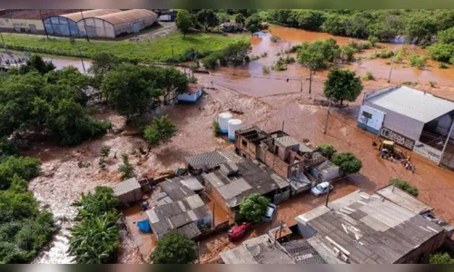 Barragem transborda e causa destruição em cidade do Paraná