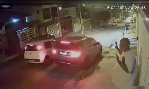O cantor estava com a esposa e a filha mais nova no momento do assalto.