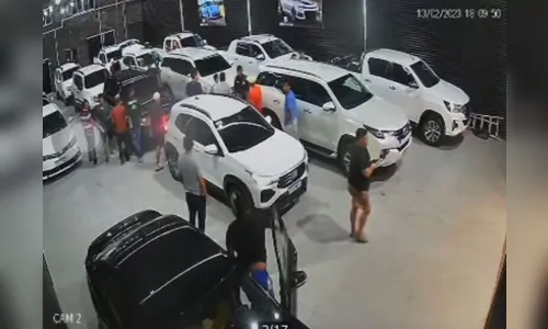Grupo invade concessionária e rouba 12 carros; prejuízo é de R$ 1 mi
