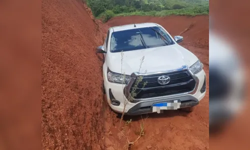 Hilux roubada em Mauá da Serra é encontrada em valeta; veja a ação