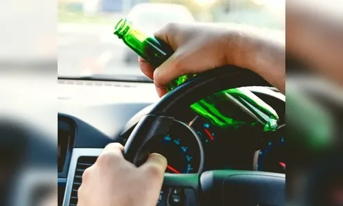 Motorista bêbado é preso em Marilândia após bater em caminhão