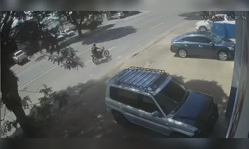 Câmera flagra acidente na Avenida Minas Gerais; jovem ficou ferido