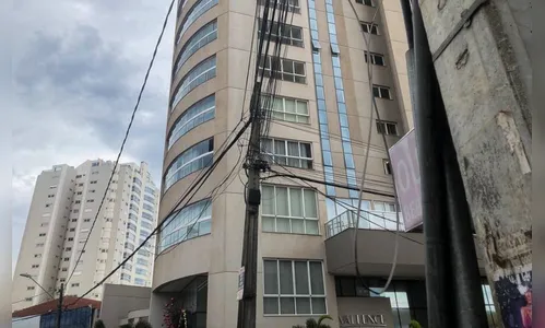 Operação retira cabos de telefonia e internet irregulares em Apucarana