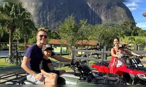 Michel Teló e Thais Fersoza aproveitam passeio com os filhos; veja