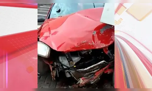 Câmera flagra batida entre carros no centro de Arapongas; assista