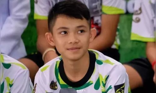 Garoto resgatado de caverna na Tailândia em 2018 morre no Reino Unido