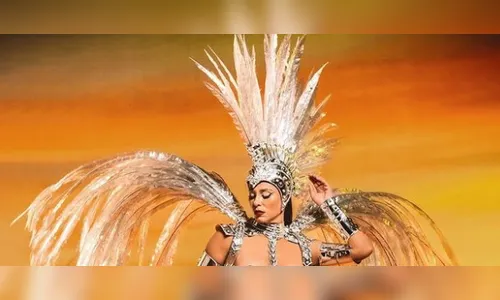 Rainha de bateria da Grande Rio, a atriz de 40 anos enfrentou um problema com a sua fantasia
