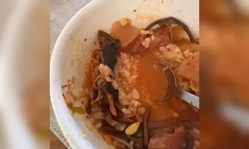 EUA: Clientes de restaurante popular encontram rato morto na comida