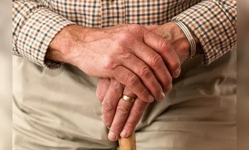 Idoso de 71 anos imobiliza ladrão que tentou furtar casa em Apucarana