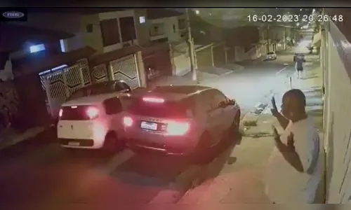 Polícia prende suspeito de roubar carro do cantor Péricles