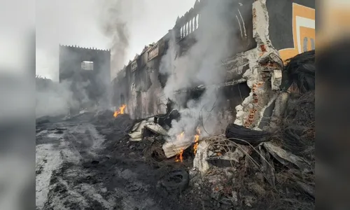 Borracharia fica destruída após incêndio no Paraná: 