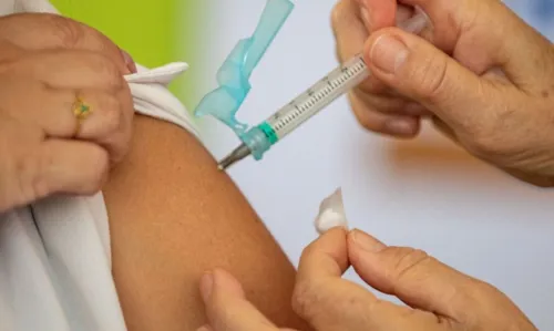 Vacina bivalente será disponibilizada a todos os grupos prioritários