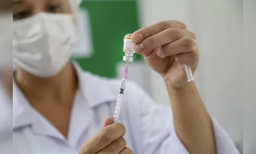 Vacinas contra Covid vencidas no lixo