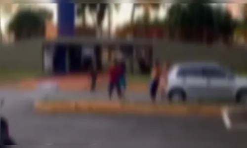 Vídeo mostra briga de andarilhos no centro de Apucarana; veja