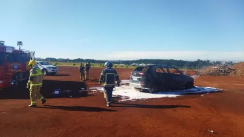 o carro foi localizado em um terreno vazio, no bairro Cidade dos Lagos