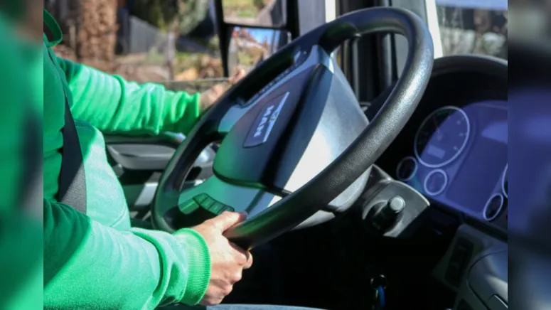 Se o jovem brasileiro pode votar aos 16 anos, por quê não dirigir?