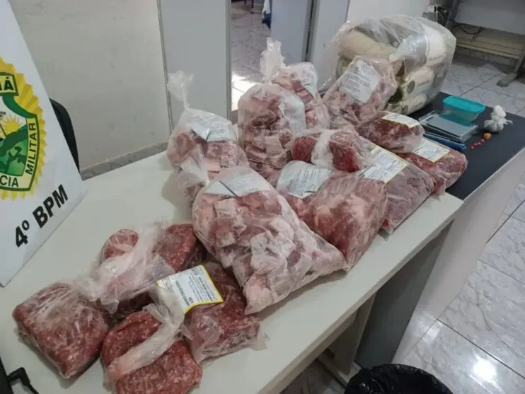 Foram furtados quilos de carne e pacotes de arroz