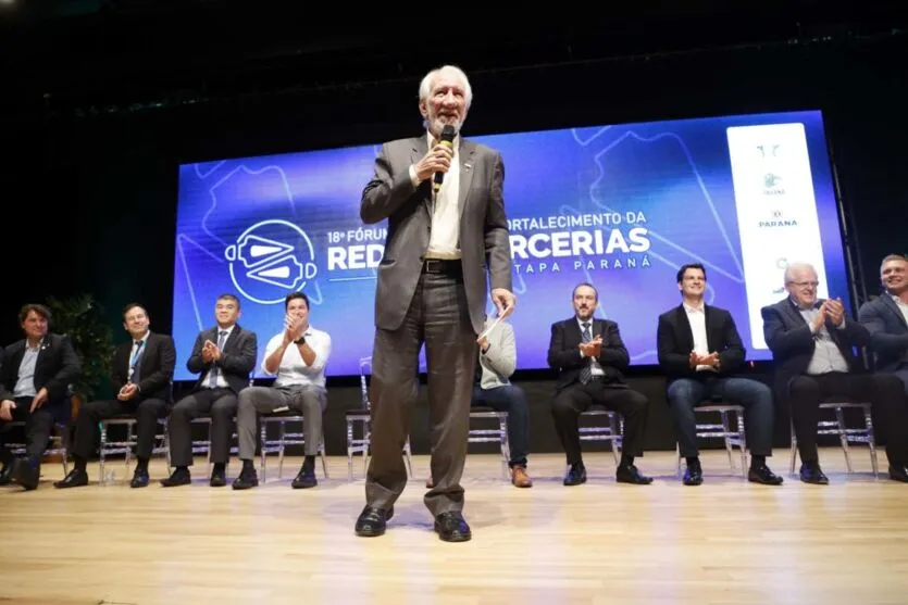 O Governo do Paraná lançou o Programa Conecta399