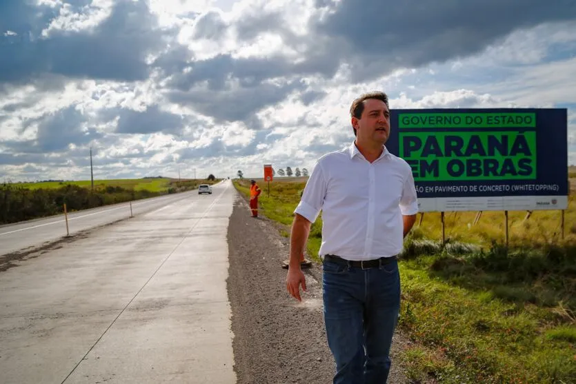 O governador vistoria obra na PRC_280, em Palmas