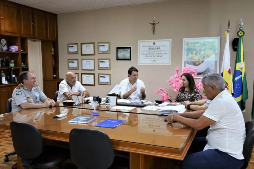 A apresentação aconteceu no gabinete do prefeito