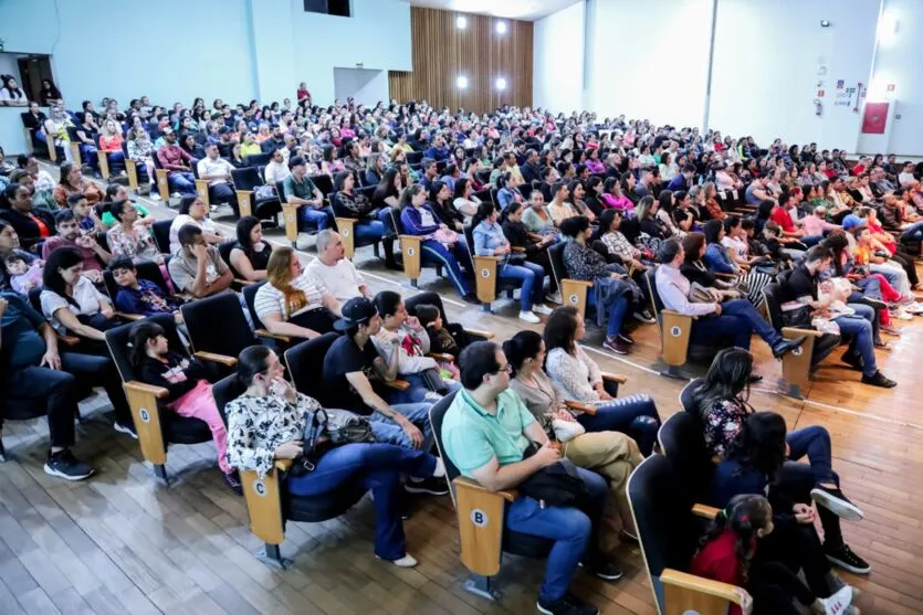 A palestra foi transmitida ao vivo