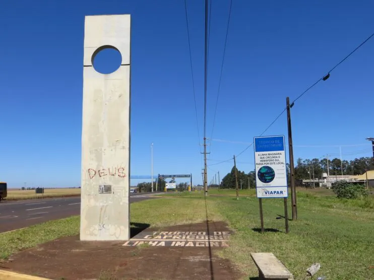 Arapongas é cortada pela linha imaginária