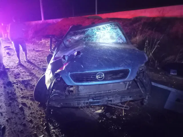 Carro capotou na BR-376, em Mauá da Serra