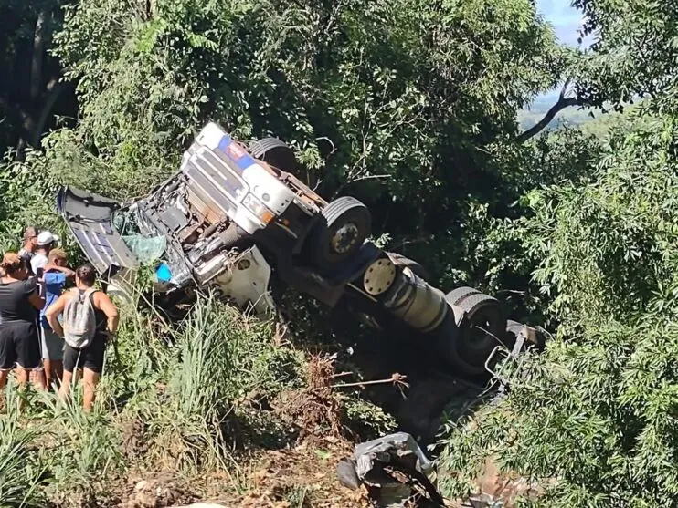 Condutor estava trafegando pela rodovia quando perdeu o controle da direção