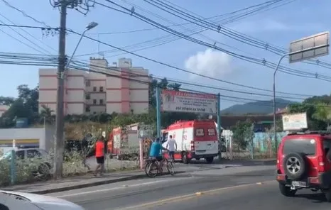 Crianças estavam no parque da creche quando foram atacadas