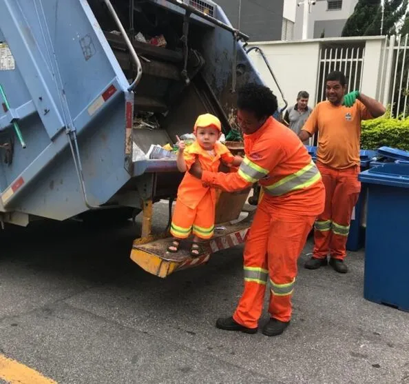 Ele pediu que a avó fizesse um uniforme