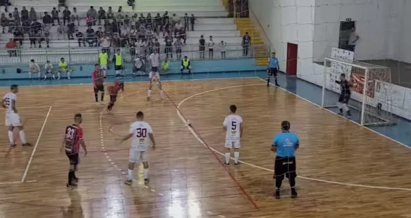 Equipe acabou dominada pelo Cianorte no último sábado (15)