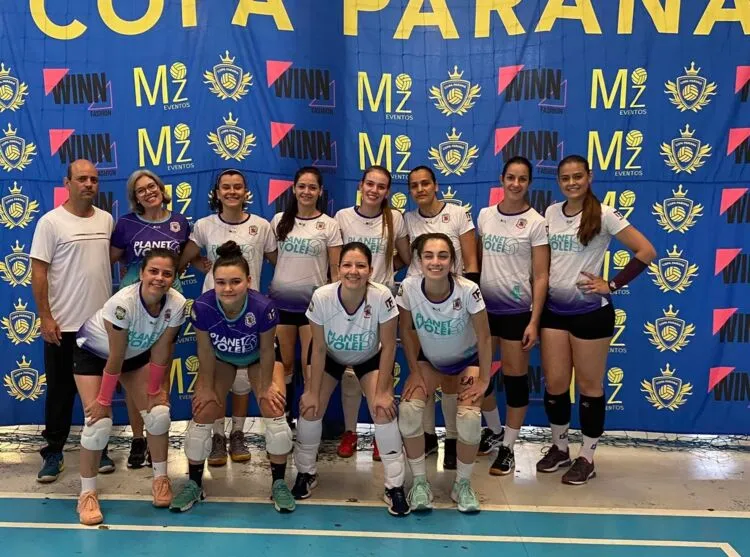 Equipe feminina de vôlei na Copa Paraná