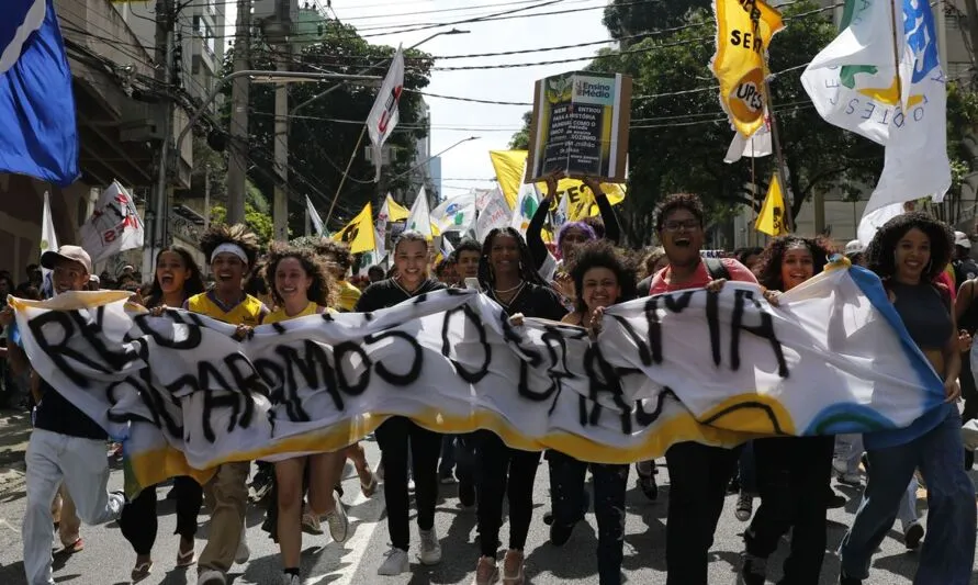 Estudantes prometem ocupar ruas para pedir revogação da reforma
