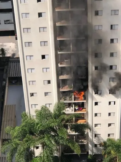 Fogo foi controlado por volta das 11h56