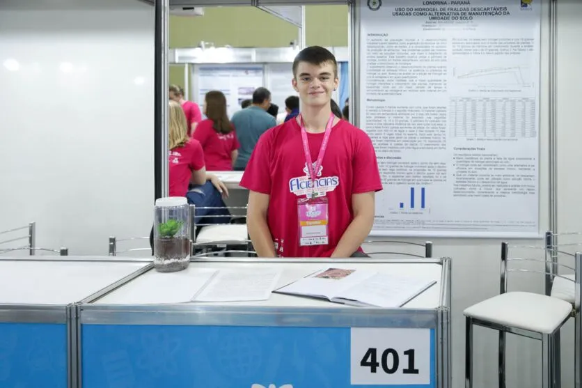 Joaquim Canhadas Genvigir Malassise desenvolveu um projeto para extrair o hidrogel presente nas fraldas usadas apenas com urina e utilizá-lo para melhorar a umidade do solo para a agricultura