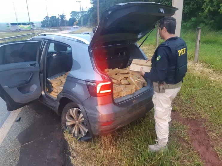 PRF apreendeu no Paraná quase quatro toneladas de maconha e 16 pistolas ilegais