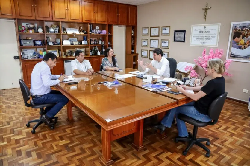 Reunião foi realizada nesta terça-feira (4)