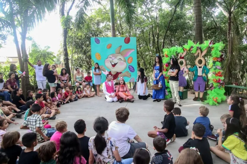 Teatro aconteceu no bosque municipal