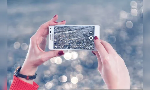 Ladrão arranca celular da mão de pedestre em Apucarana