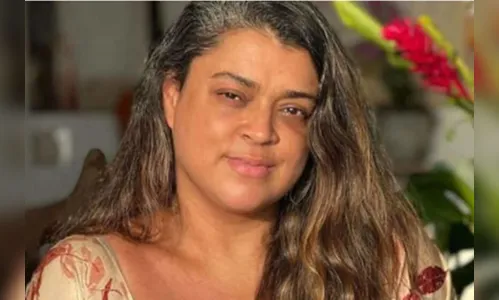 Preta Gil surge abatida e atualiza estado de saúde após internação