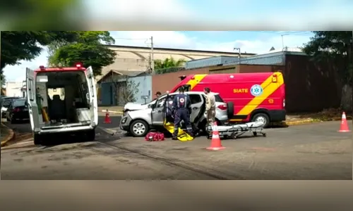 Acidente de trânsito deixa duas pessoas feridas em Apucarana