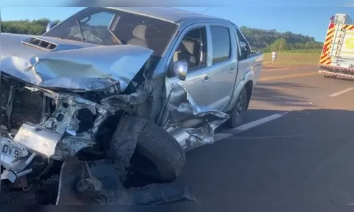 Mulher morre em colisão entre caminhonete e carro na PR-281
