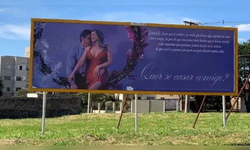 Apaixonado, homem faz pedido de casamento inusitado e viraliza no PR