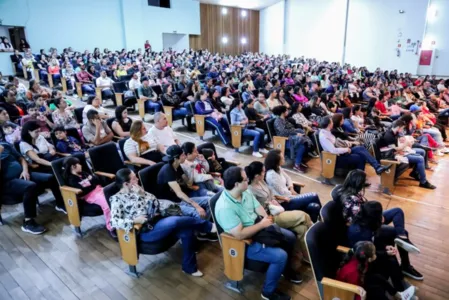 A palestra foi transmitida ao vivo