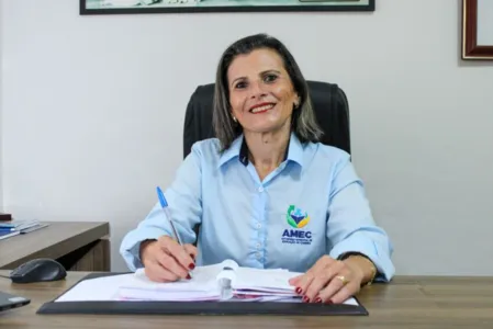 A professora Eliana Sapatini Navarro de Oliveira é a nova secretária de Educação, de Cambira