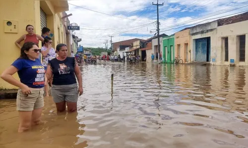 Rompimento de barragem provoca inundações e alagamento no Ceará