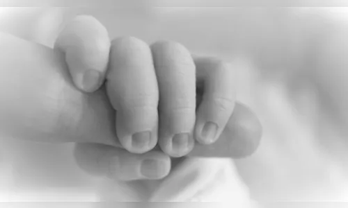 Bebê de seis meses morre baleada durante briga familiar no Paraná